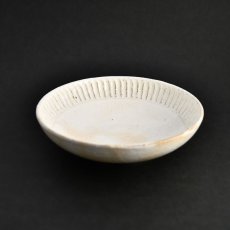 画像1: 粉引(細しのぎ) 5.5浅鉢　藤山窯 (1)